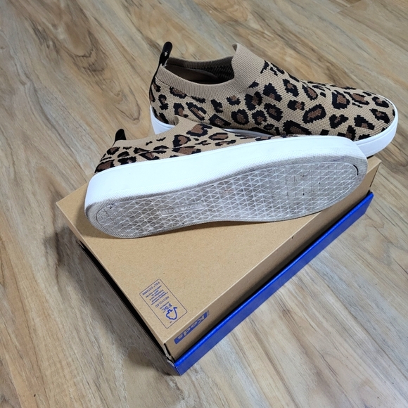 New Steve Madden Shoes - Picture 3 of 5